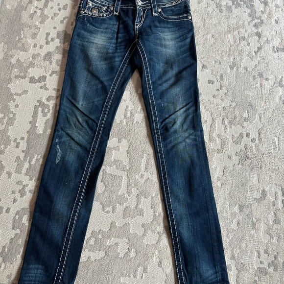 Rock Revival, Jen Skinny - Picture 2 of 3